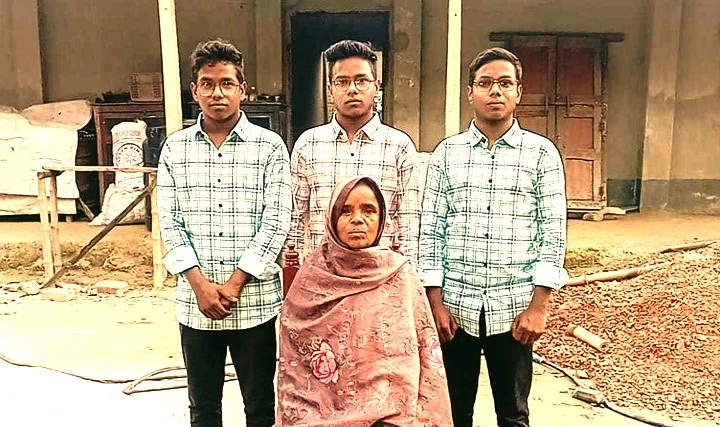 মেডিকেলে সুযোগ পেল পিতৃহারা তিন জমজ ভাই, সার্থক রত্নগর্ভা মা
