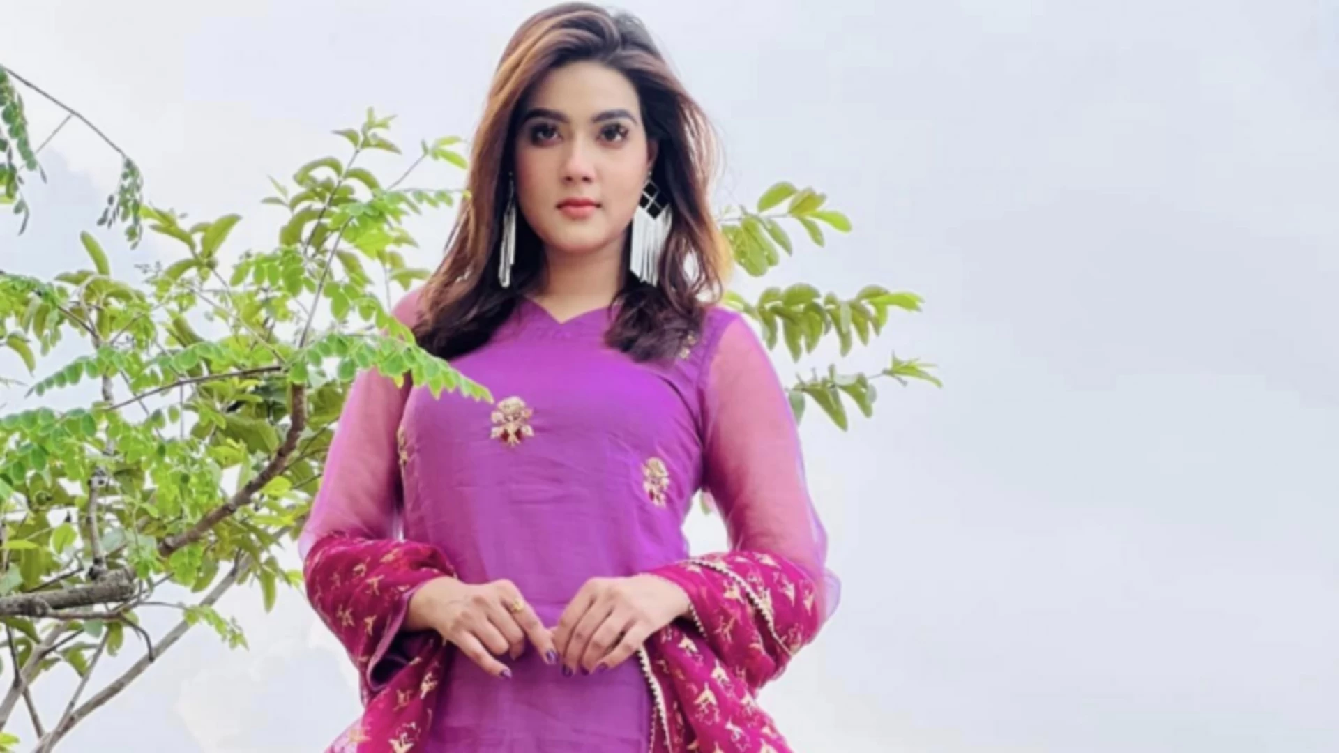 রহস্যময় ভিডিও দিয়ে কিসের ইঙ্গিত দিলেন মাহি