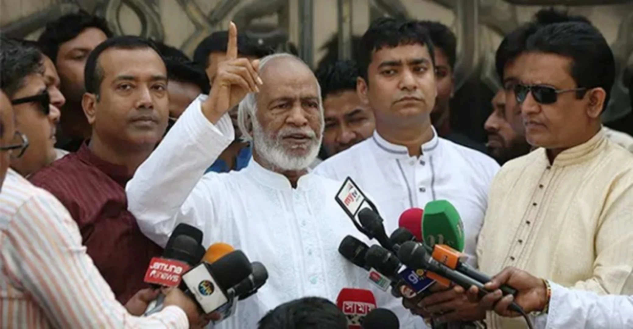 সরকার উন্নয়নের নামে লুটপাট করছে: মঈন খান