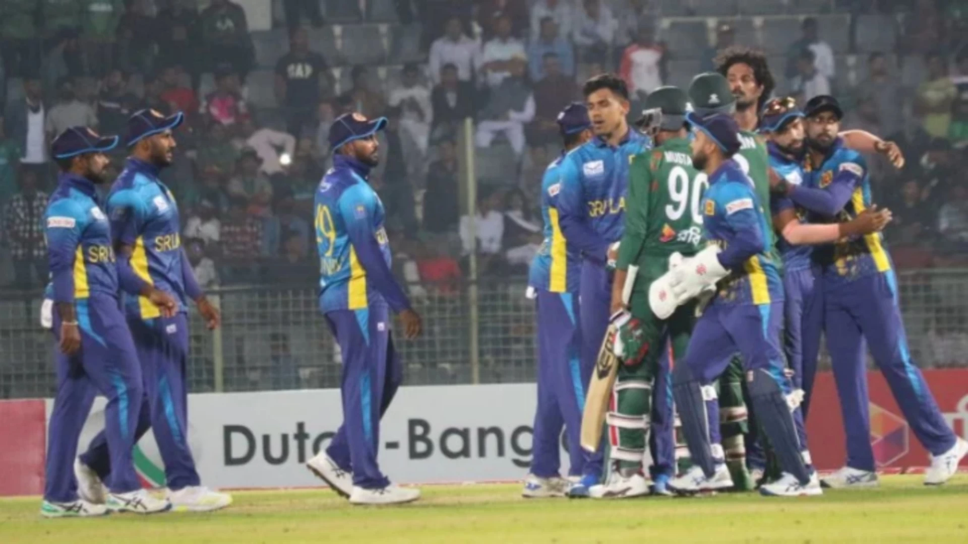 ব্যাটিং ব্যর্থতায় সিরিজ খোয়ালো বাংলাদেশ