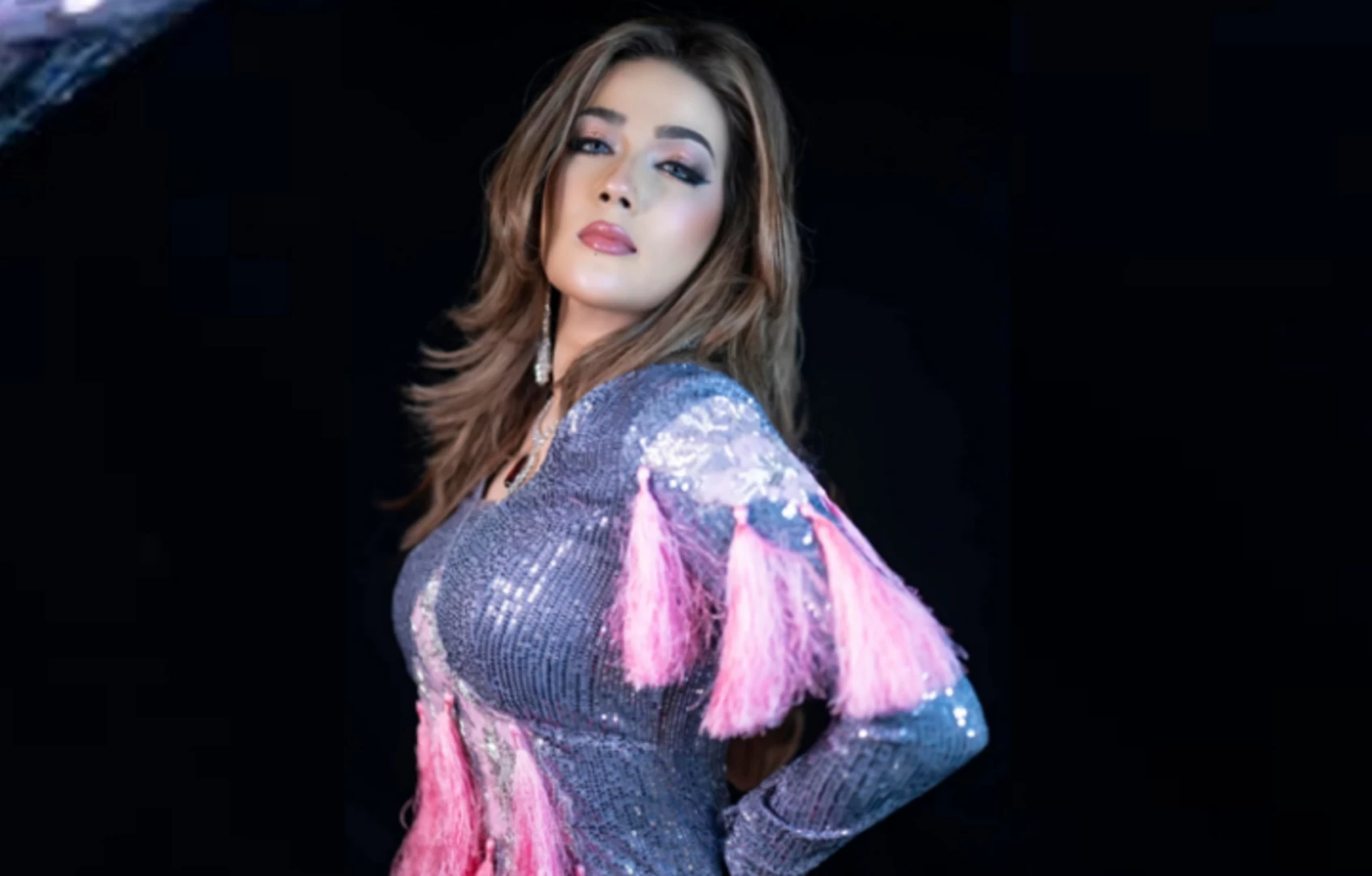 ভিন্ন রূপে মাহিয়া মাহি
