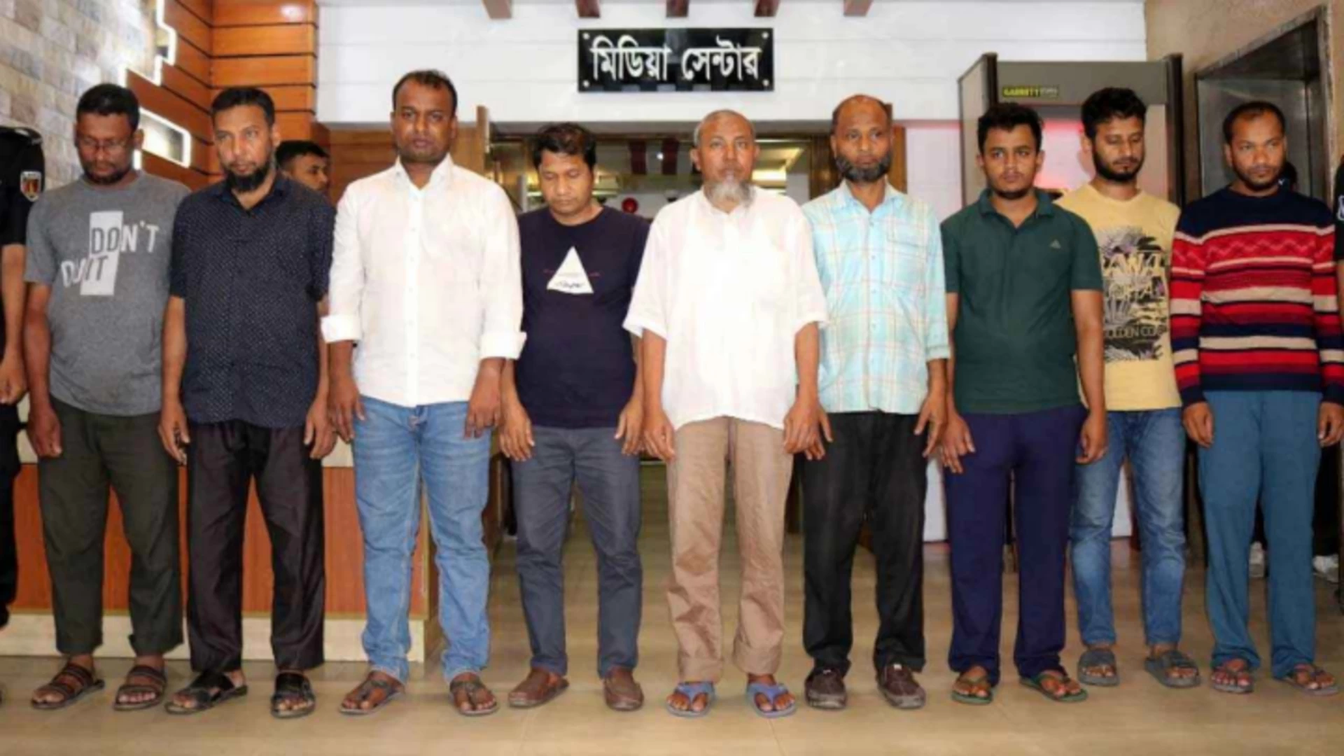 ট্রেনের টিকিট কালোবাজারি; গ্রেপ্তার সহজ ডট কমের ৯ কর্মচারী