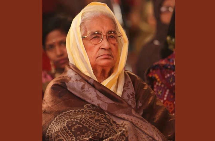জাসদ কুমিল্লা জেলার সাধারণ সম্পাদক ও কেন্দ্রীয় কমিটির সদস্য কাজী সাইমুল হকের মা বেগম আমেনা খাতুন। ছবি: রূপালী বাংলাদেশ